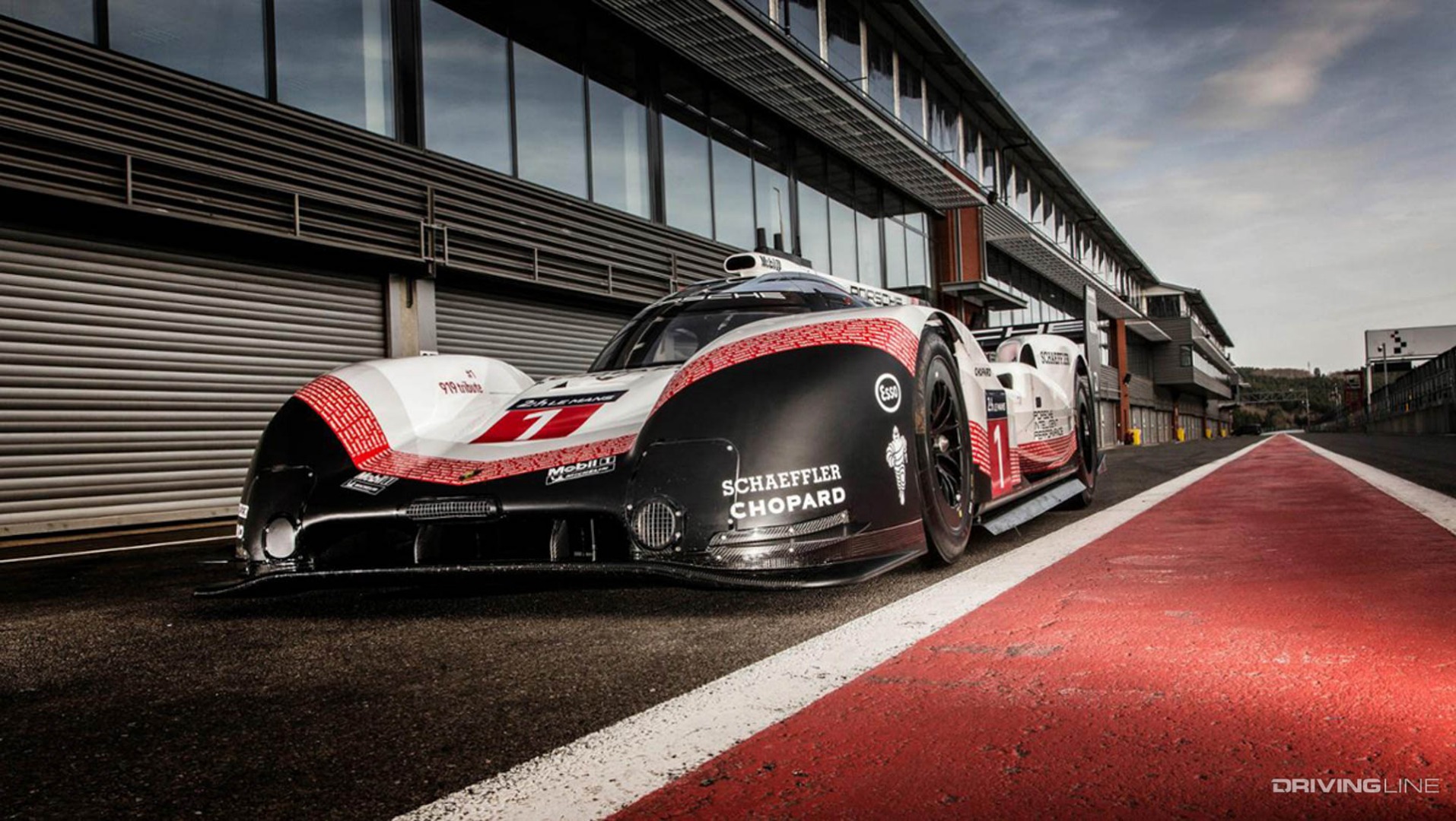 Porsche 919 EVO Tribute Garage Behind