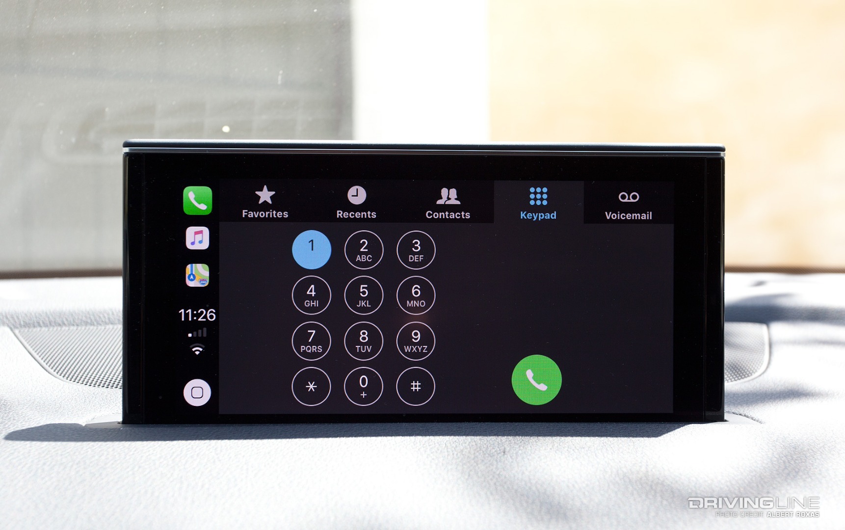 Apple CarPlay Dialing