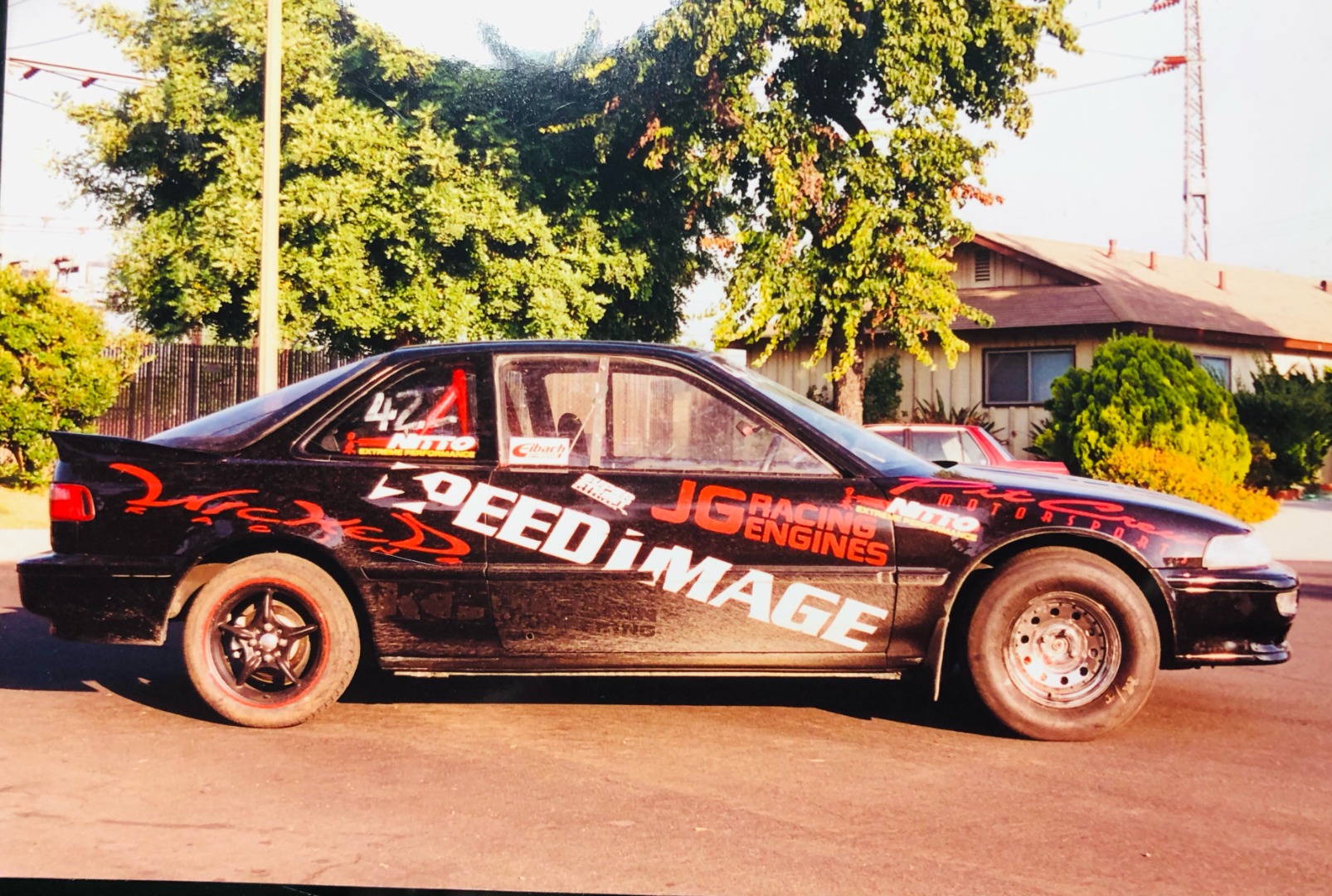 A side profile of Ron Bergenholtz's DA Integra in drag racing trim