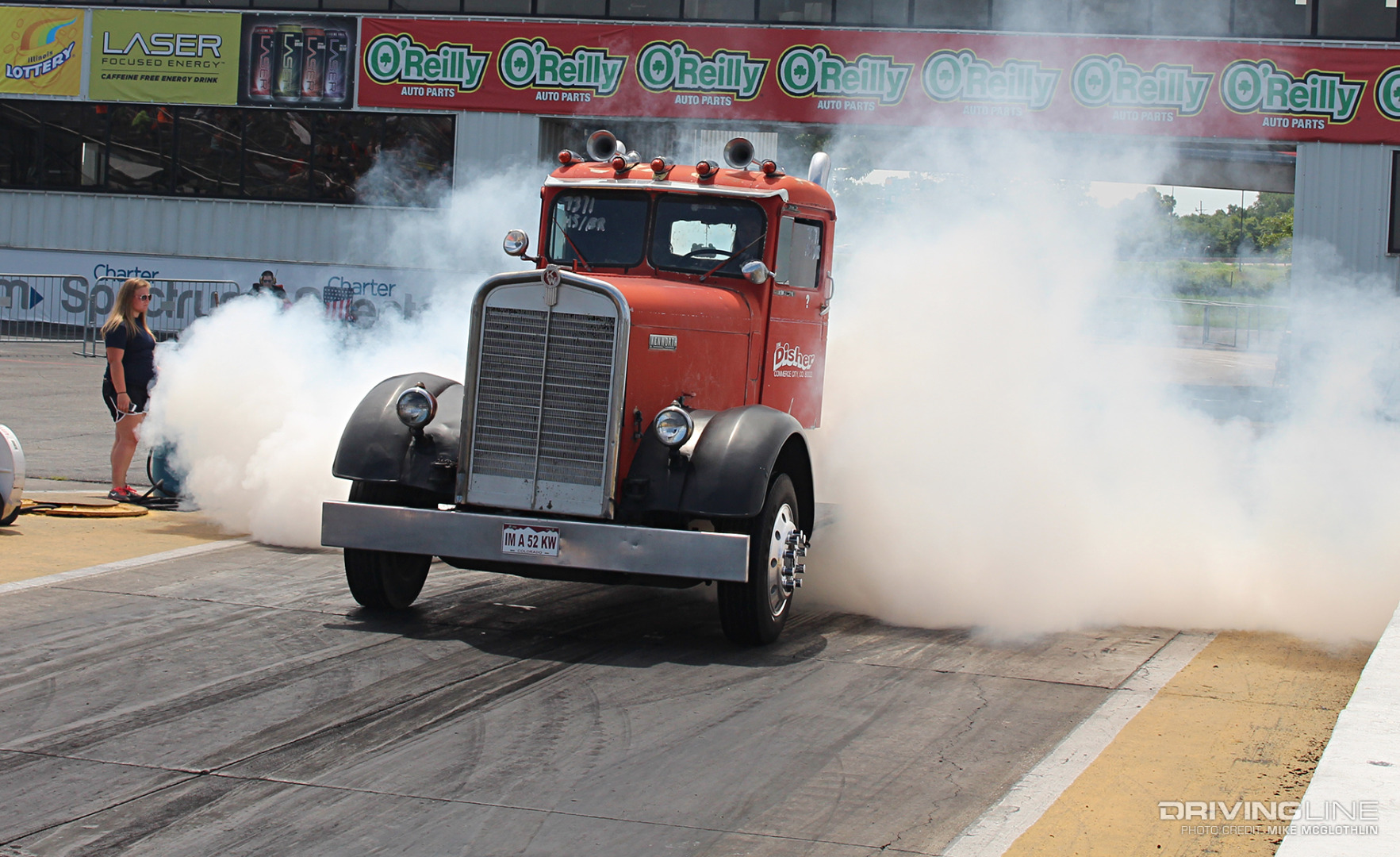 011-1952-Kenworth-Big-Rig-Burnout