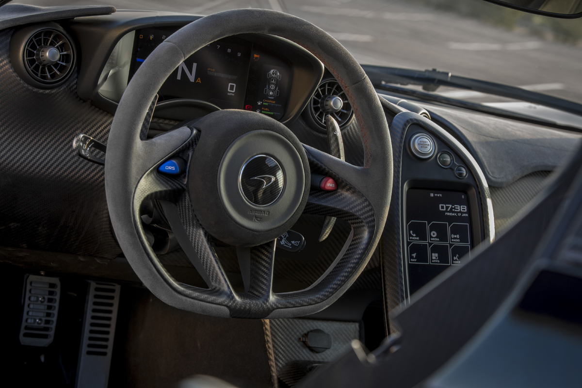 mclaren-p1-interior
