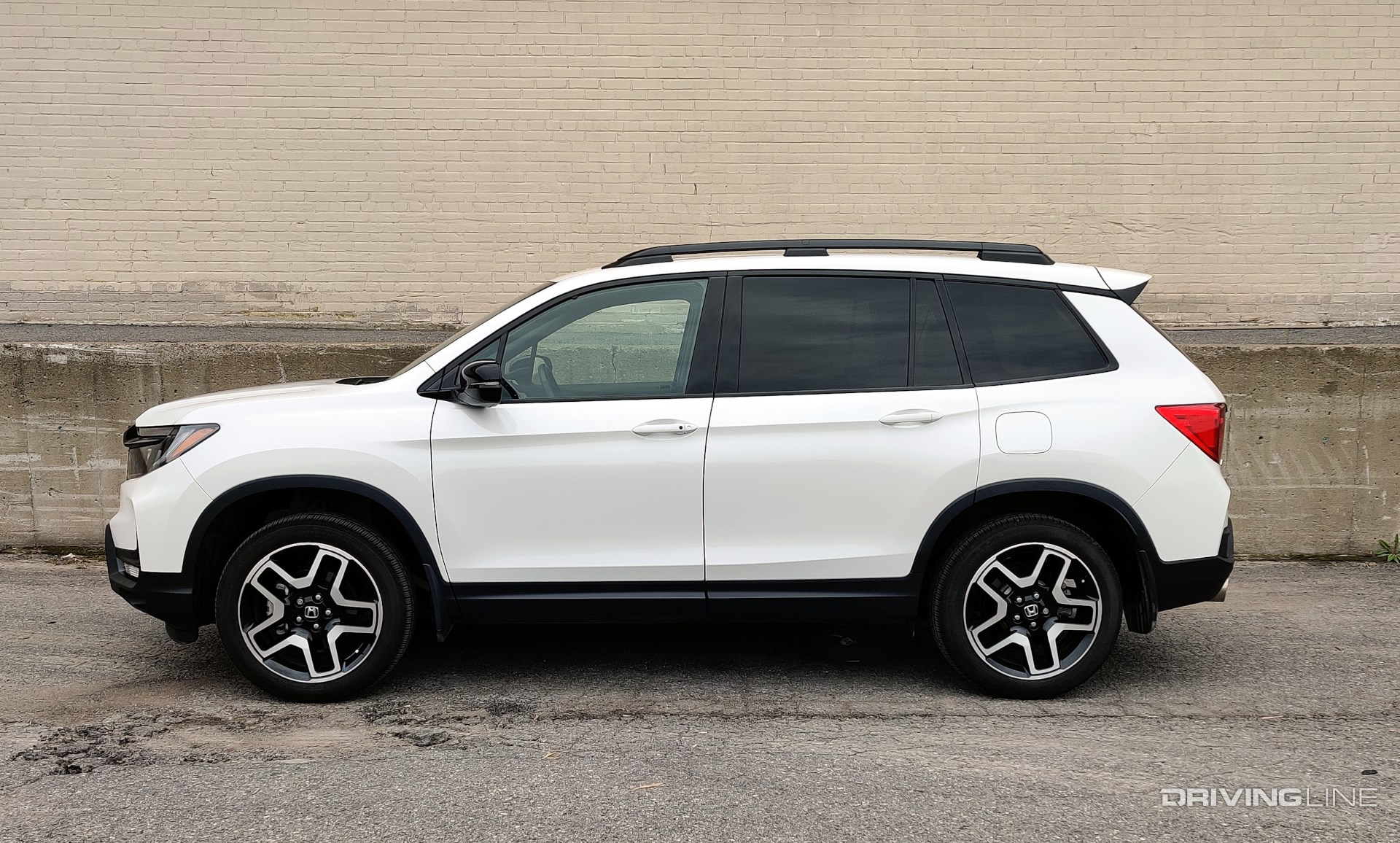 2023 Honda Passport Elite side profile