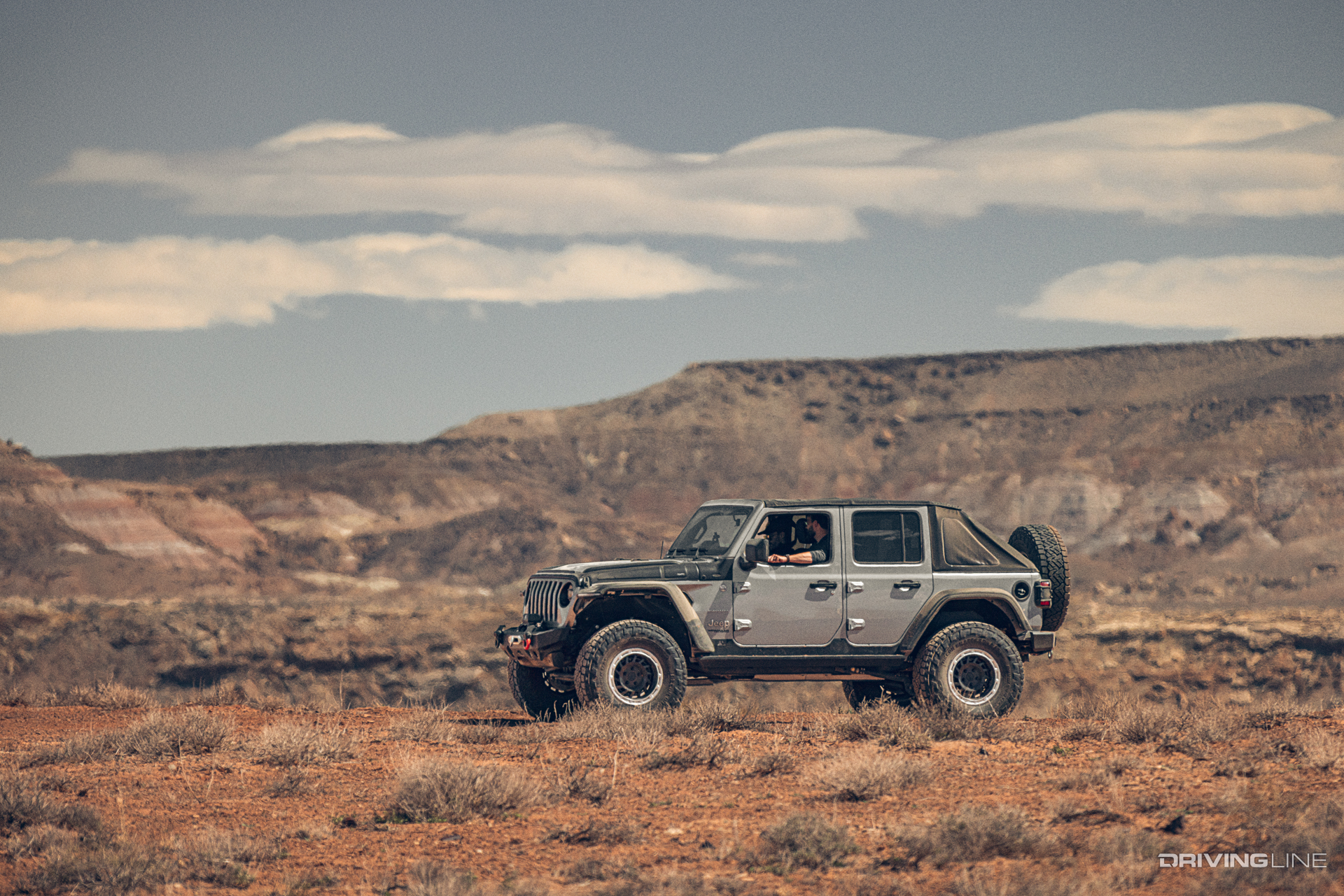 Driver side of Jeep with Nitto Recon Grappler tires