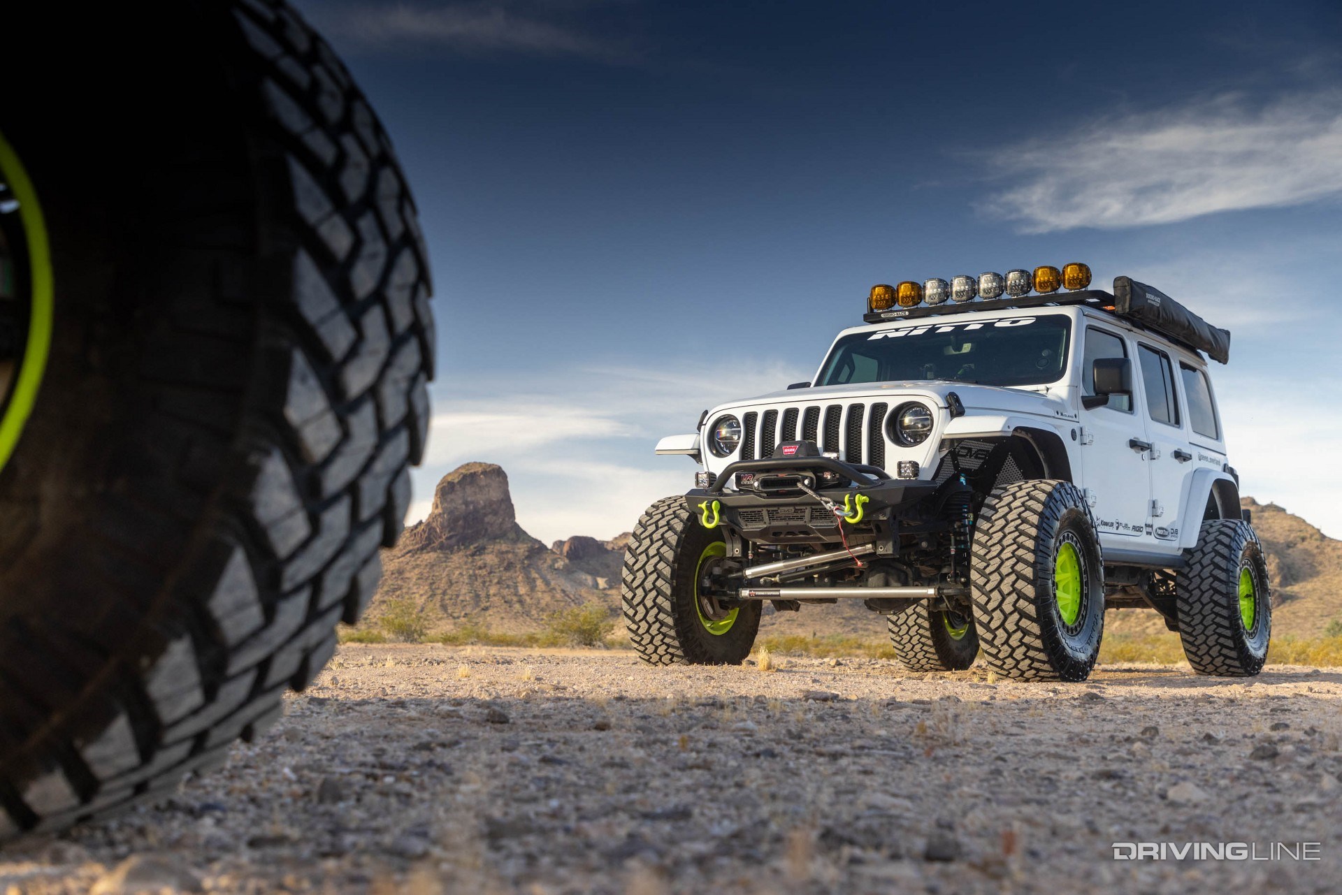 Jeep Wrangler Rhino Pack Platform white in desert